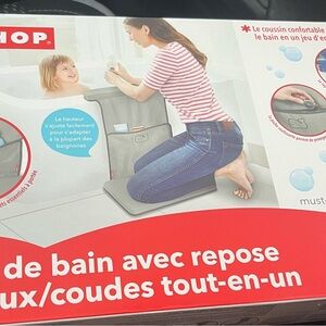 Brand new never used skip hop Gray Bath Kneeler and Elbow Rest munchkin